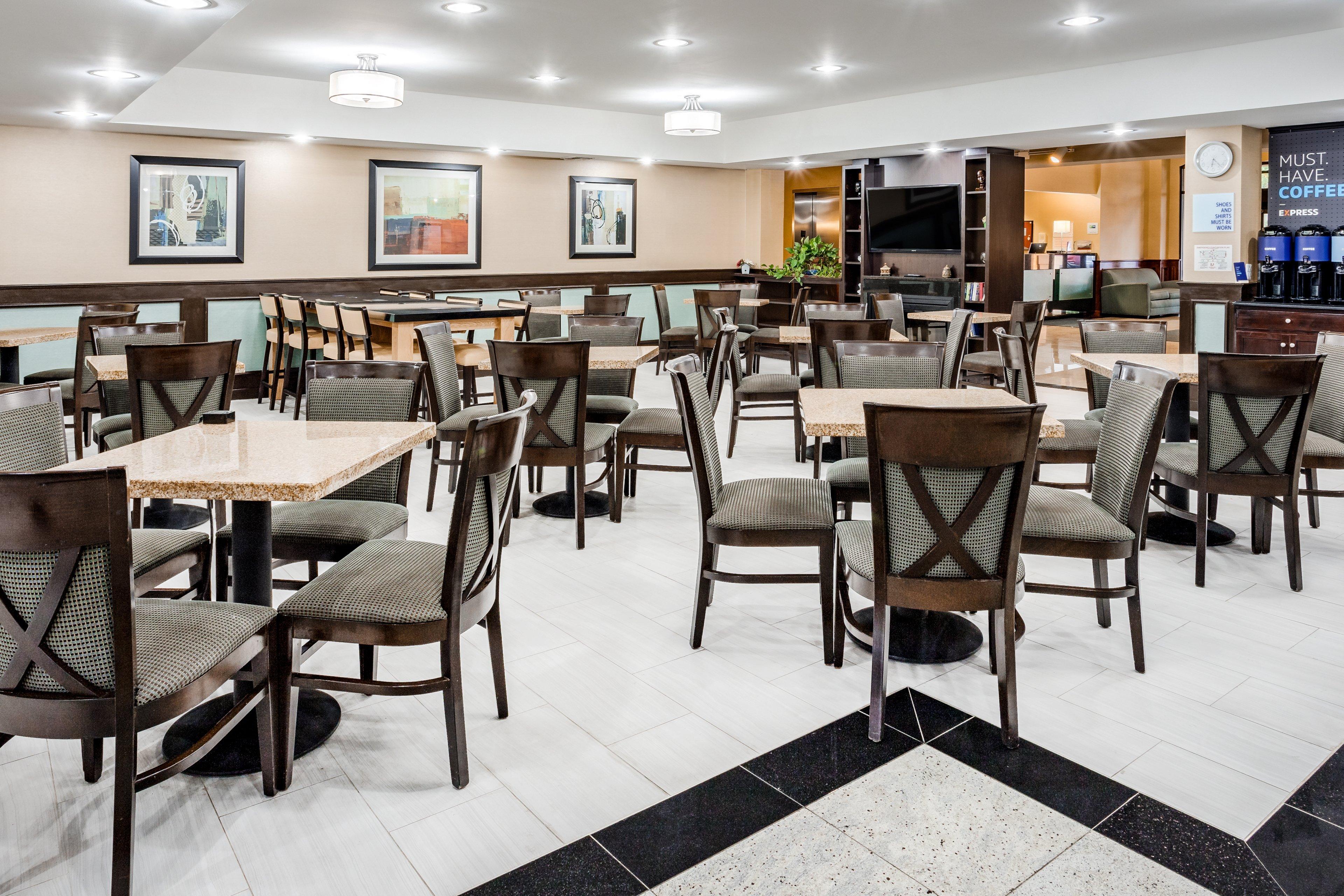 Holiday Inn Express Hotel & Suites Canton By Ihg Exterior foto