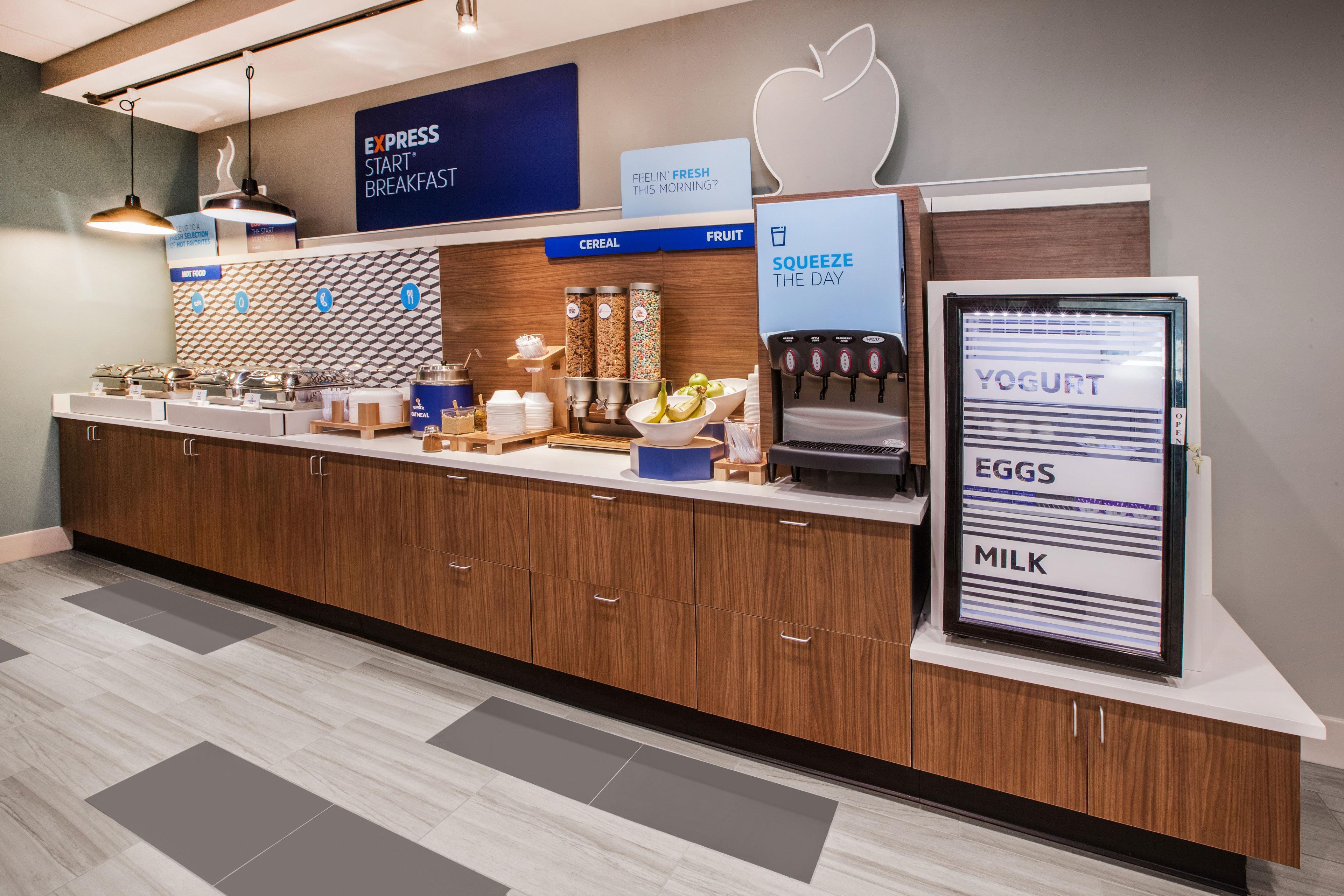 Holiday Inn Express Hotel & Suites Canton By Ihg Exterior foto